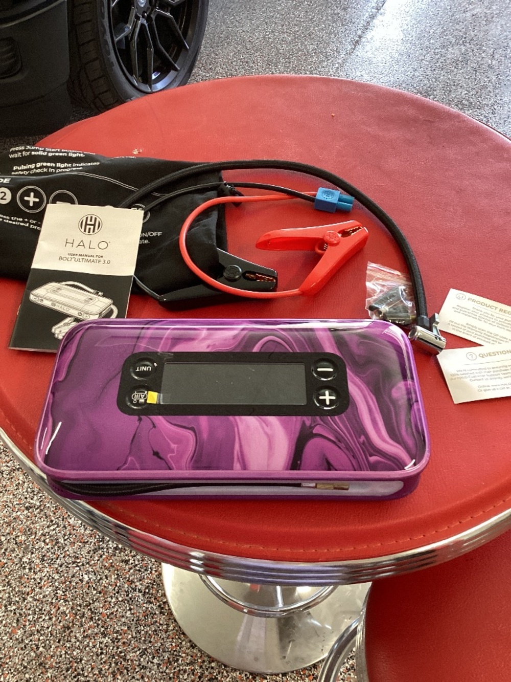 NWOT. Halo 3.0 Ultimate Battery Charger, Air Compressor, USB Output, Floodlght